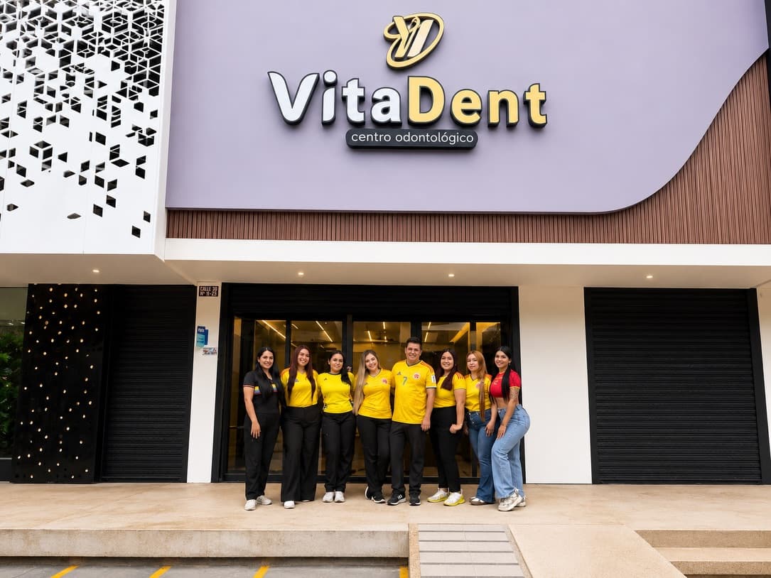 Equipo médico y asistentes de Vitadent Clínica Odontológica Yopal y Sogamoso